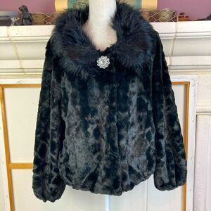 Marc Andrew Marc NWOT elegant faux fur evening jacket w/ rhinestone centerpiece